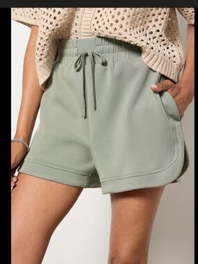 Varley Ollie High Rise Short 3.5" Shadow green shorts activewear athleisure